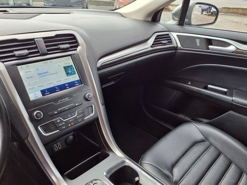 Used 2019 Ford Fusion SEL FWD image 19