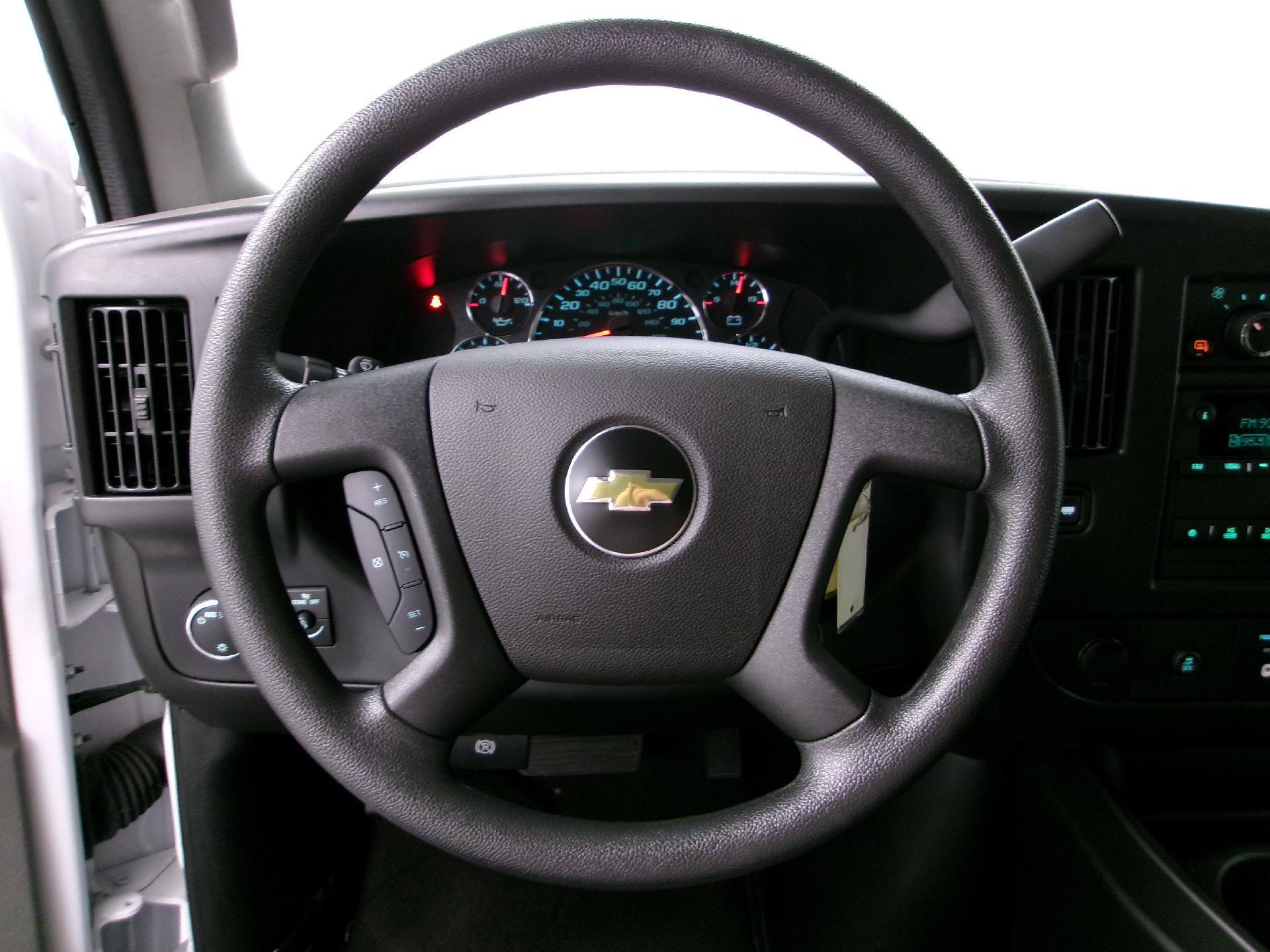 Used 2025 Chevrolet Express 3500 LT w/ LT Preferred Equipment Group RWD image 5