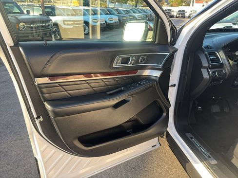 Used 2018 Ford Explorer Platinum image 6