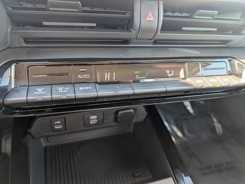 Used 2024 Toyota Prius LE image 22