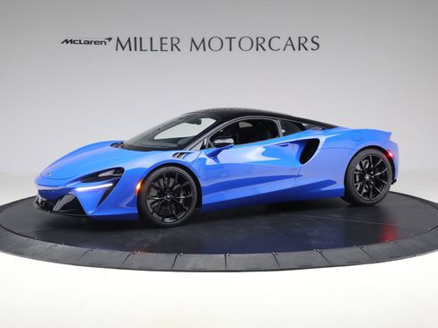 Used 2023 McLaren Artura image 2