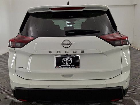 Used 2024 Nissan Rogue S image 3