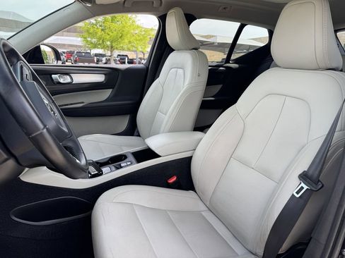 Used 2020 Volvo XC40 T5 Momentum w/ Protection Package Premier AWD/4WD image 26