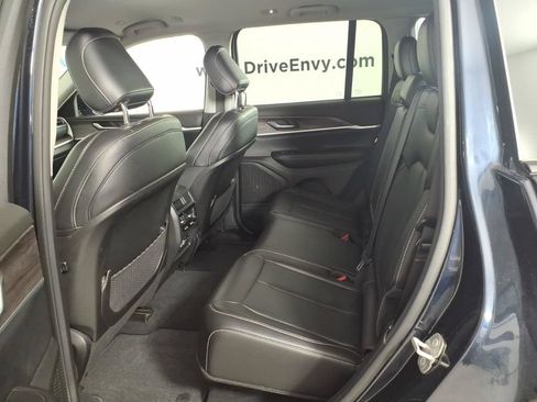 Used 2023 Jeep Grand Cherokee Limited AWD/4WD image 9