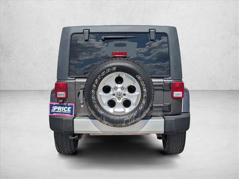 Used 2014 Jeep Wrangler Unlimited Sahara w/ Connectivity Group image 7