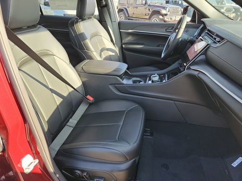 New 2025 Jeep Grand Cherokee L Limited w/ Luxury Tech Group II image 15