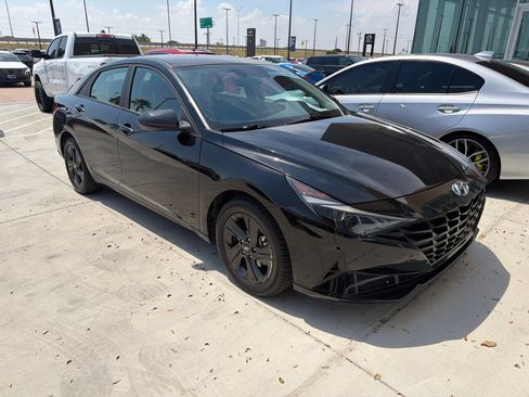 Certified 2023 Hyundai Elantra SEL FWD image 3