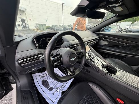 Used 2024 Aston Martin DB12 Coupe RWD image 8