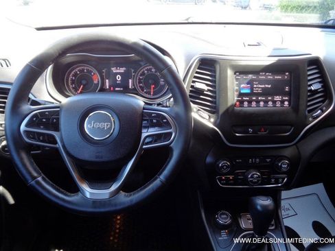 Used 2019 Jeep Cherokee Latitude Plus w/ Comfort/Convenience Group AWD/4WD image 11
