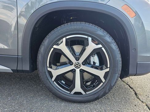 New 2026 Volkswagen Tiguan SE AWD/4WD image 9