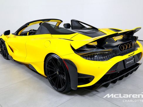 Used 2022 McLaren 765LT RWD image 8
