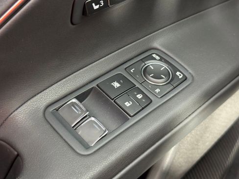 Used 2023 Lexus LC 500 Convertible image 17