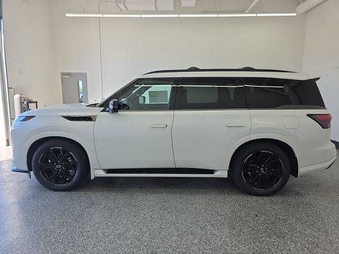 New 2026 INFINITI QX80 4WD image 2