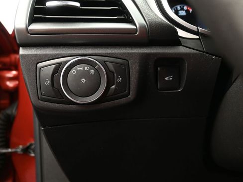 Used 2016 Ford Fusion SE FWD image 11