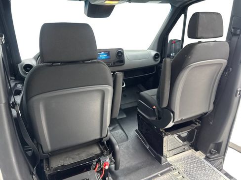 Used 2024 Mercedes-Benz Sprinter 2500 image 34