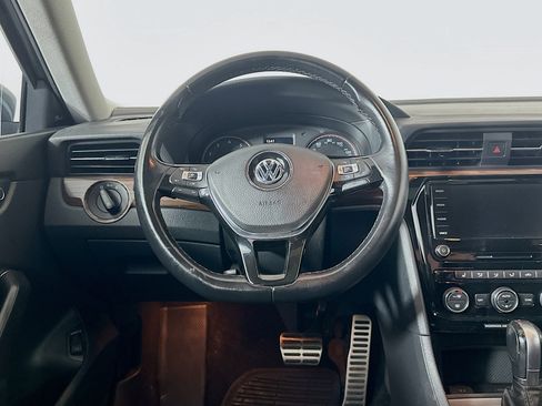 Used 2020 Volkswagen Passat 2.0T SEL image 18