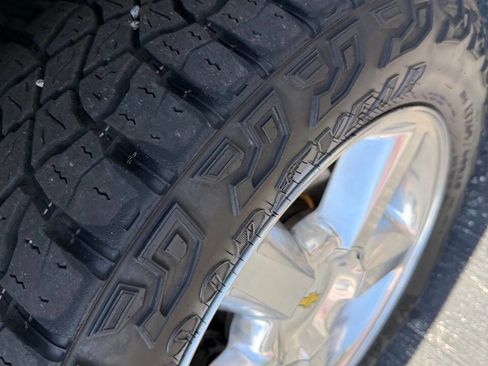 Used 2011 Chevrolet Tahoe LTZ RWD image 23