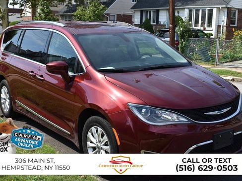 Used 2025 Chrysler Pacifica Select FWD image 4