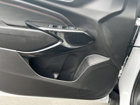 Used 2025 Chevrolet Trax RS w/ Sunroof Package image 10