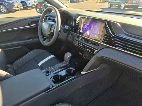 Used 2025 Toyota Camry SE image 10