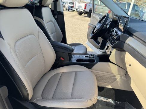 Certified 2022 Ford Escape Titanium w/ Class II Trailer Tow Package image 36