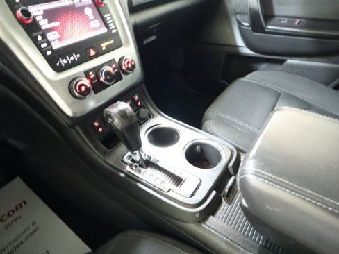 Used 2015 GMC Acadia SLE image 19