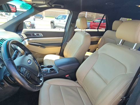 Used 2016 Ford Explorer XLT w/ Equipment Group 202A FWD image 24