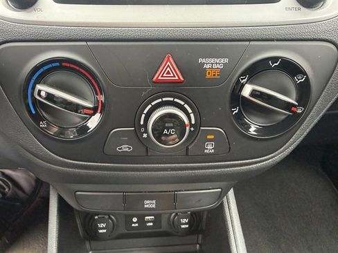 Used 2019 Hyundai Accent SE FWD image 14