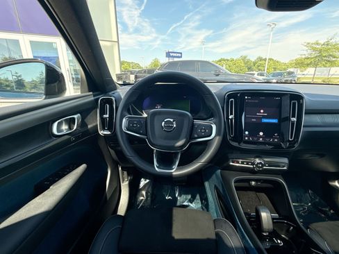 Used 2023 Volvo XC40 Recharge Plus w/ Protection Package Premier AWD/4WD image 16