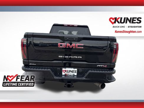 Used 2025 GMC Sierra 2500 AT4 image 10