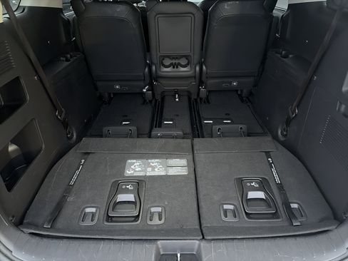 Used 2025 Kia Carnival SX w/ SX Dark Edition Package image 5