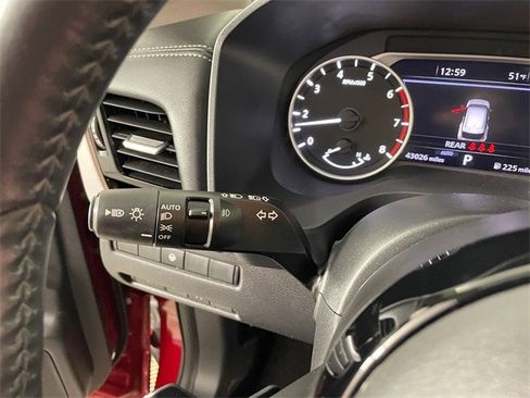 Used 2022 Nissan Rogue SL w/ SL Premium Package image 13