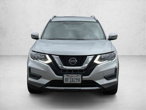 Used 2018 Nissan Rogue SV FWD image 2