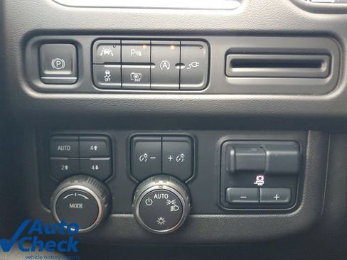 Used 2022 Chevrolet Tahoe RST w/ Luxury Package AWD/4WD image 28