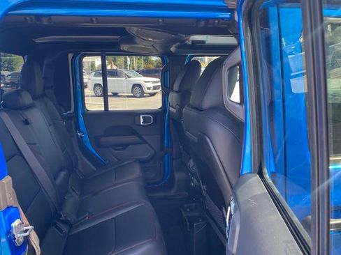 New 2025 Jeep Gladiator Rubicon image 32