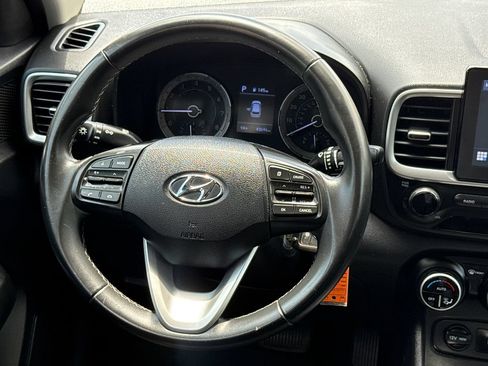 Used 2020 Hyundai Venue SEL w/ Convenience Package FWD image 13