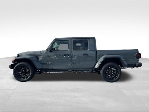 Used 2025 Jeep Gladiator Sport image 8