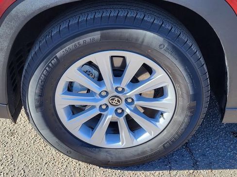 Used 2024 Toyota Grand Highlander XLE image 11