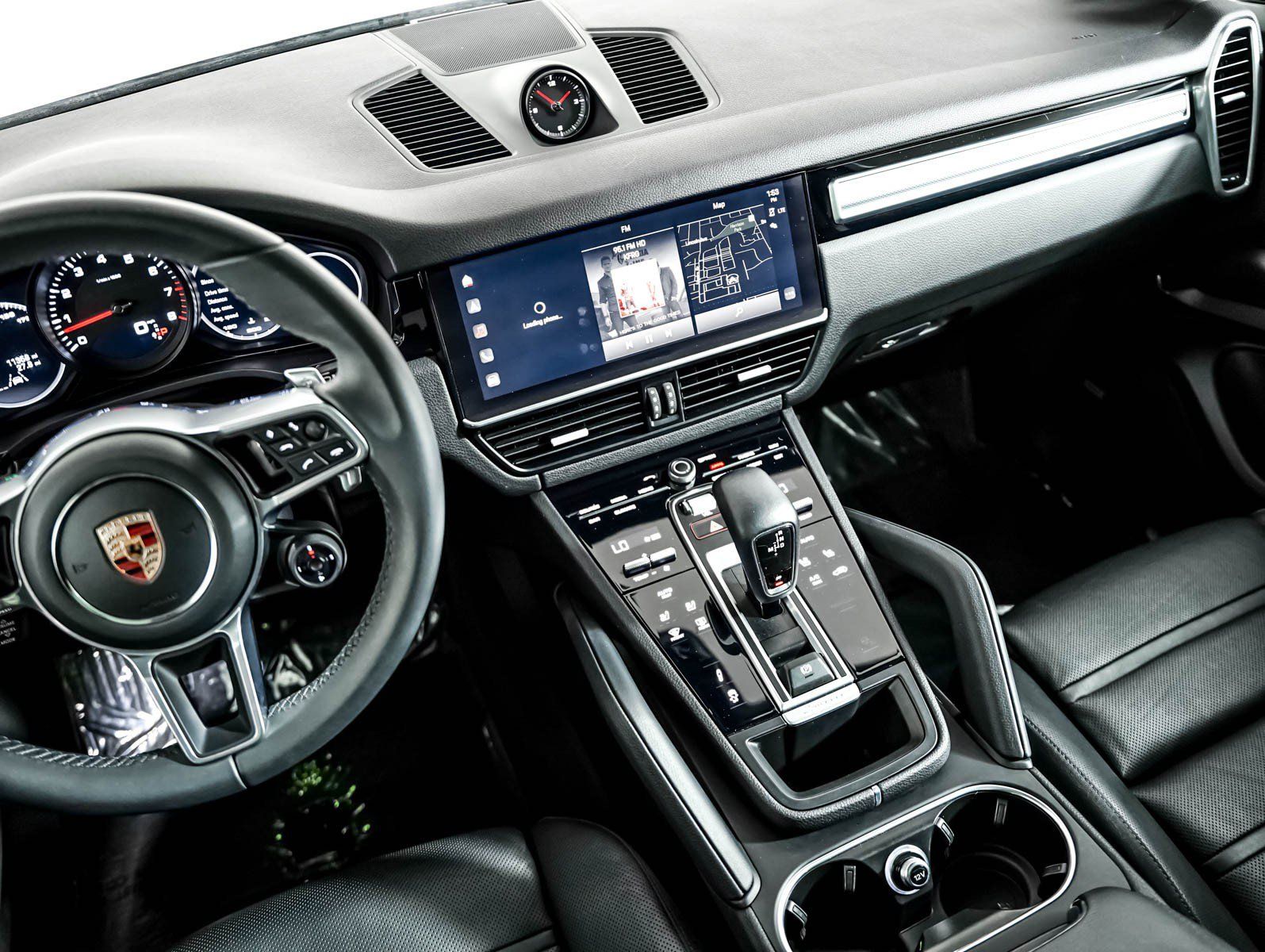 Certified 2023 Porsche Cayenne Platinum Edition w/ Towing Package w/o Tow Ball AWD/4WD image 19
