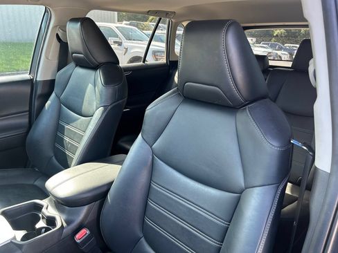 Used 2021 Toyota RAV4 XLE Premium FWD image 9