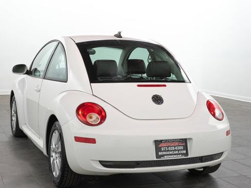 Used 2010 Volkswagen Beetle Coupe FWD image 8