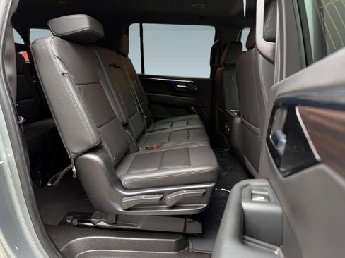 Used 2025 Chevrolet Suburban Z71 AWD/4WD image 23