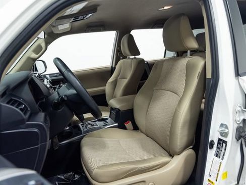Used 2018 Toyota 4Runner SR5 AWD/4WD image 21