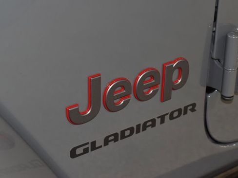 Used 2021 Jeep Gladiator Rubicon w/ Trailer Tow Package AWD/4WD image 32