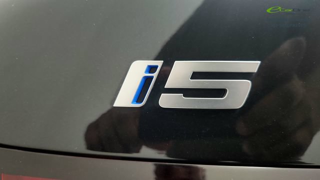 Used 2024 BMW i5 eDrive40i w/ M Sport Package RWD image 34