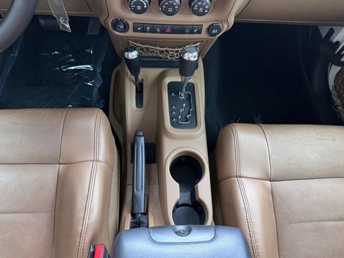 Used 2012 Jeep Wrangler Unlimited Sahara w/ Connectivity Group AWD/4WD image 30