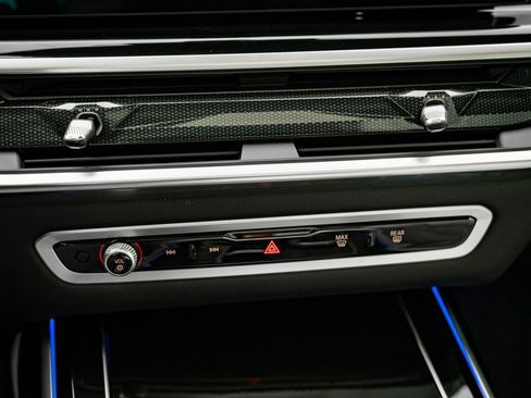 Used 2024 BMW X7 xDrive40i image 31