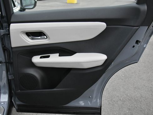 Used 2024 Nissan Ariya AWD image 44