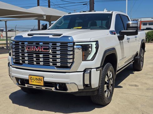 Used 2024 GMC Sierra 2500 Denali w/ Denali Reserve Package AWD/4WD image 3