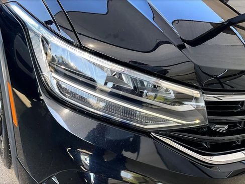 Used 2024 Volkswagen Tiguan SE R-Line image 28